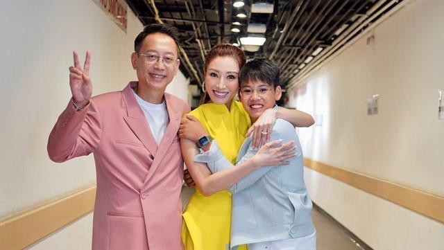 变样嘴巴外翻又高又壮比妈妈李嘉欣还要高米乐体育M6直播平台许晋亨14岁儿子长(图2)