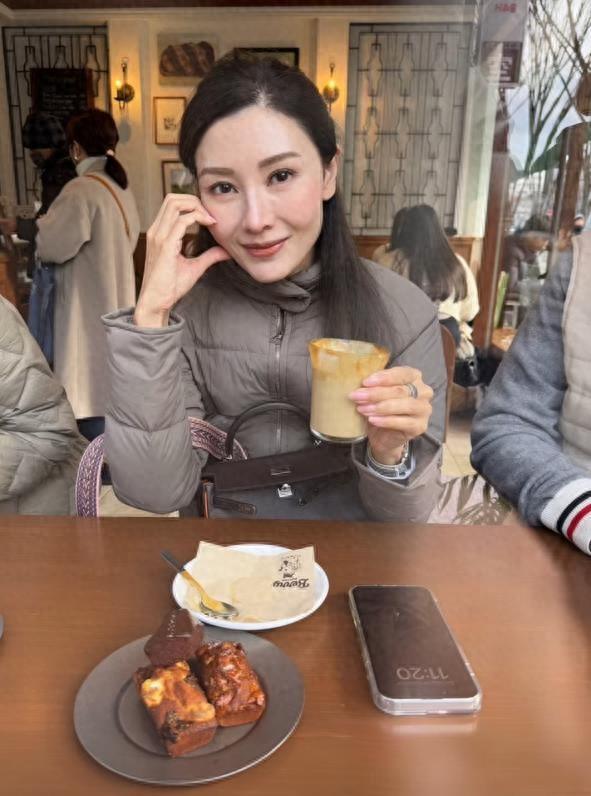 变样嘴巴外翻又高又壮比妈妈李嘉欣还要高米乐体育M6直播平台许晋亨14岁儿子长(图8)
