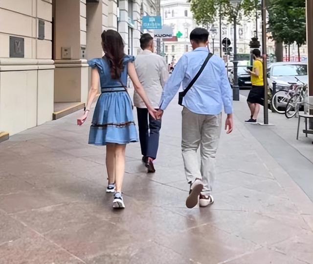 变样嘴巴外翻又高又壮比妈妈李嘉欣还要高米乐体育M6直播平台许晋亨14岁儿子长(图10)