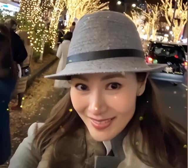 变样嘴巴外翻又高又壮比妈妈李嘉欣还要高米乐体育M6直播平台许晋亨14岁儿子长(图13)
